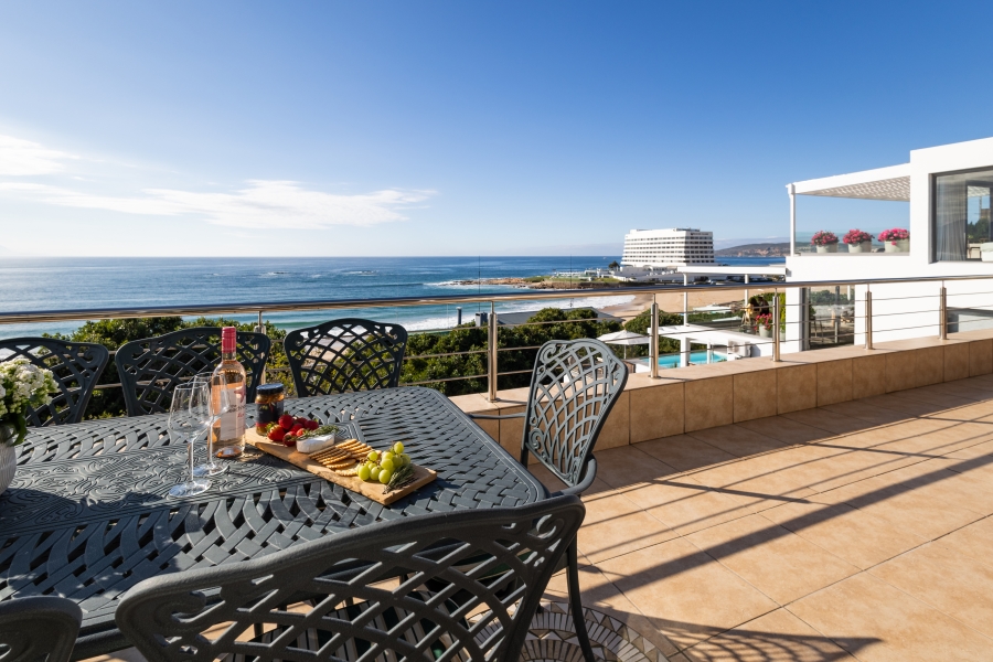 7 Bedroom Property for Sale in Beacon Isle Western Cape
